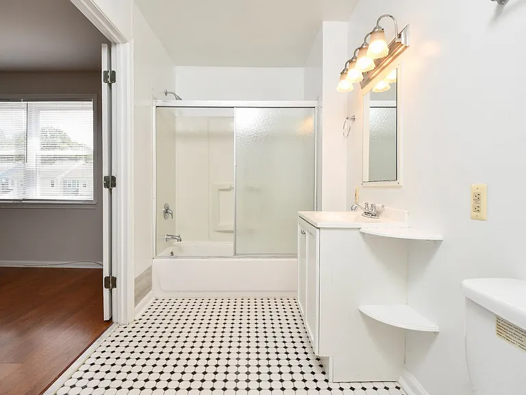 102 Chesterfield Ln #201 — Photo 17