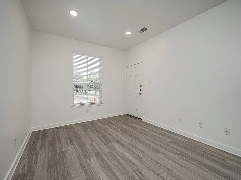 1608 W 5th St #1 — Photo 3