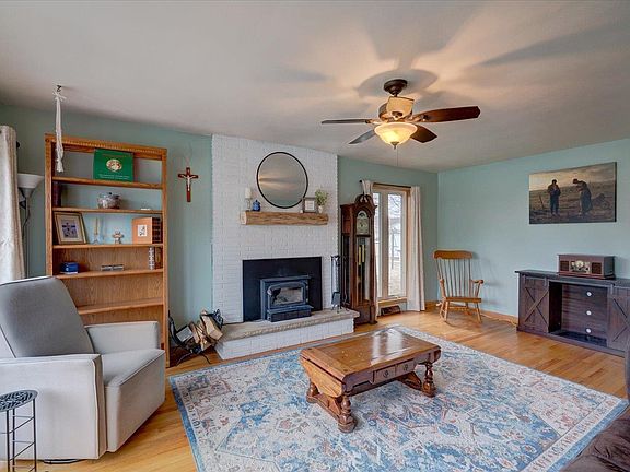 5th image of 822 Blue Mounds St