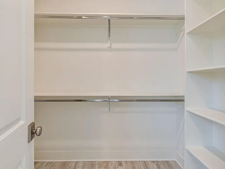 2705 Oakwood Crest Ln — Photo 14