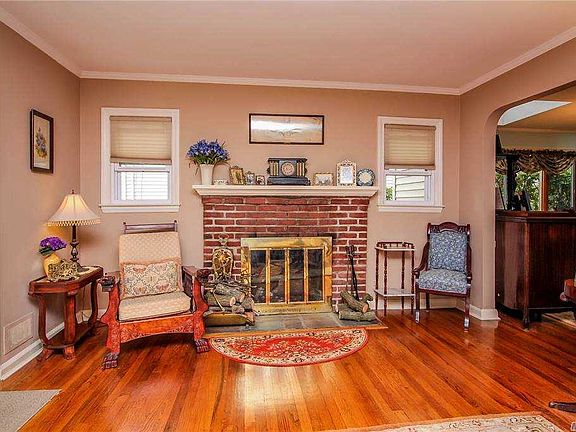 3rd image of 110 Balsam St