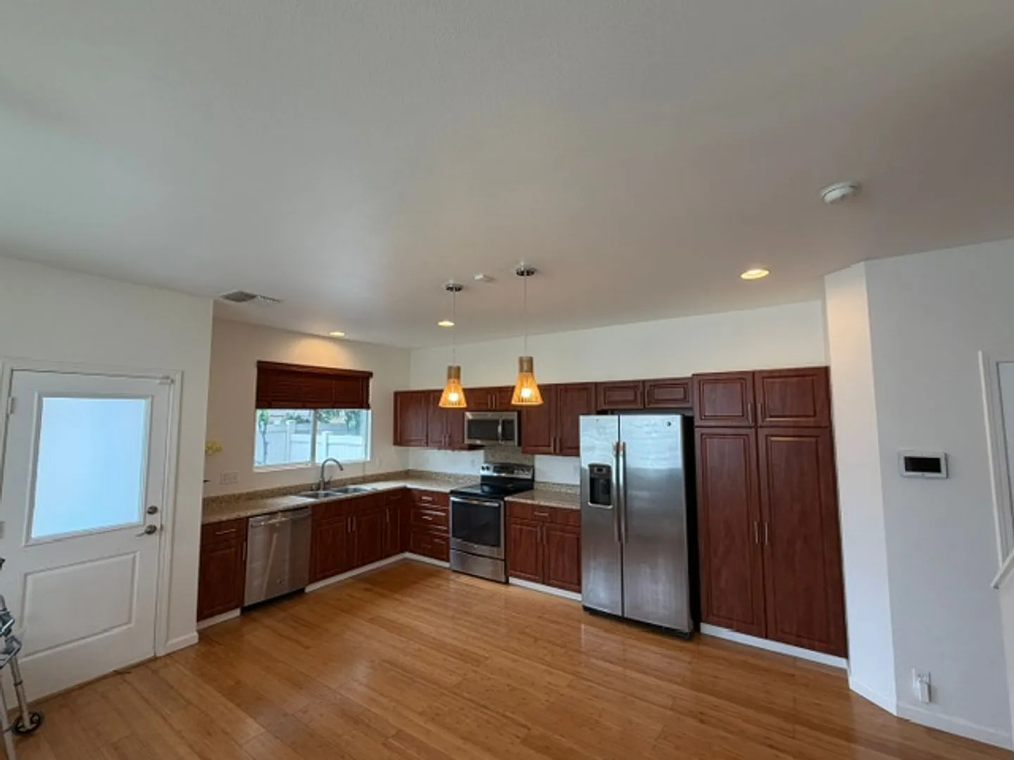 3 bed 2.5 Bath 2 car garage/ Central AC/ Ewa Beach! — Photo 4