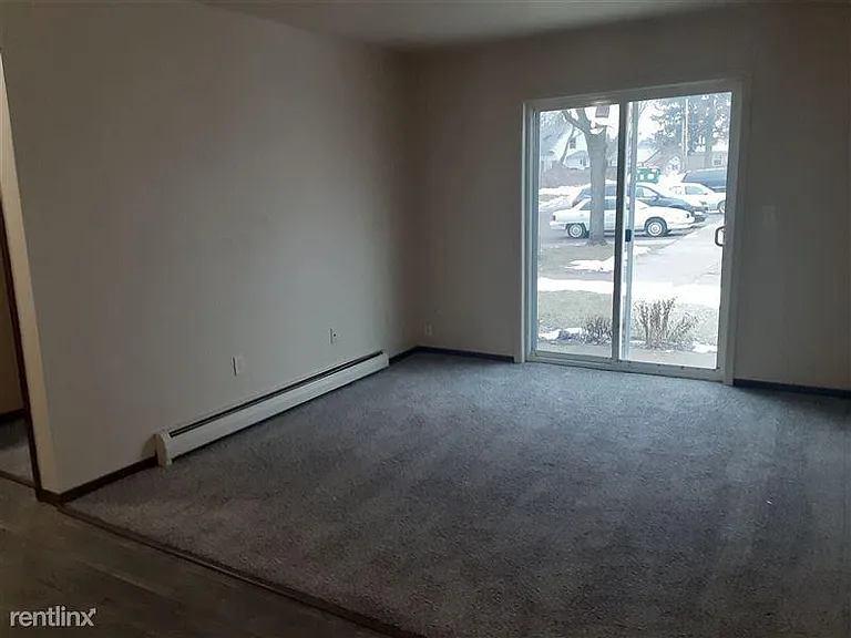 Lake Manor — Photo 9