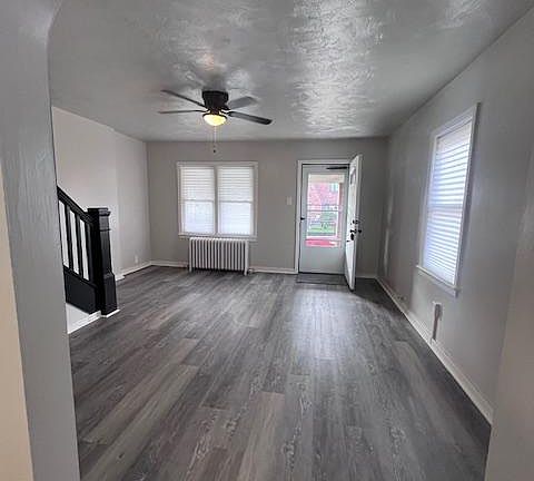 Entry/Livingroom