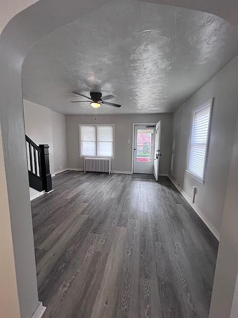 Entry/Livingroom