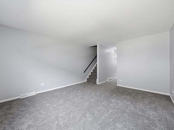 5th image of 1140 E 81st St Unit F