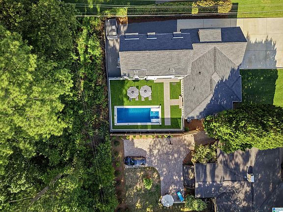 3rd image of 377 Lucerne Blvd