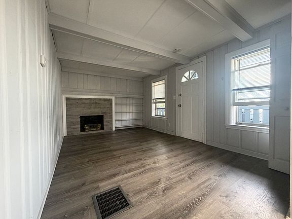 4th image of 21 Siren St #A