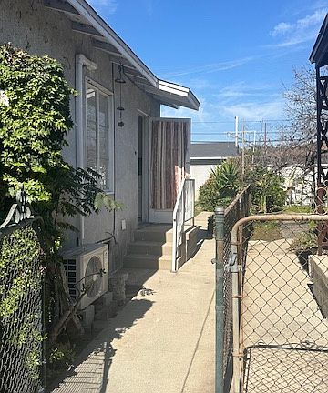 4th image of 653 W Riggin St