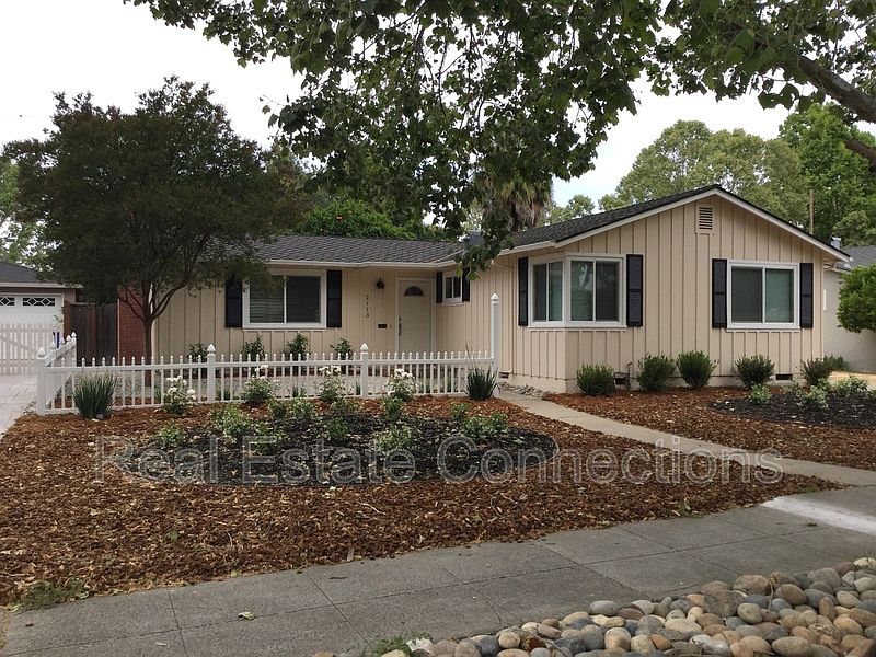 1st image of 2113 Parkwood Way