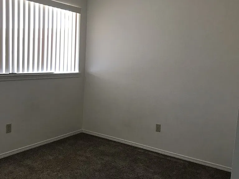 519 E Florida Ave — Photo 15
