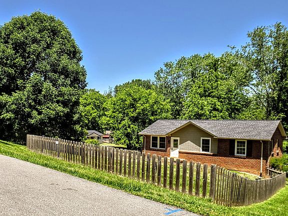 4th image of 2051 Shelby Dr