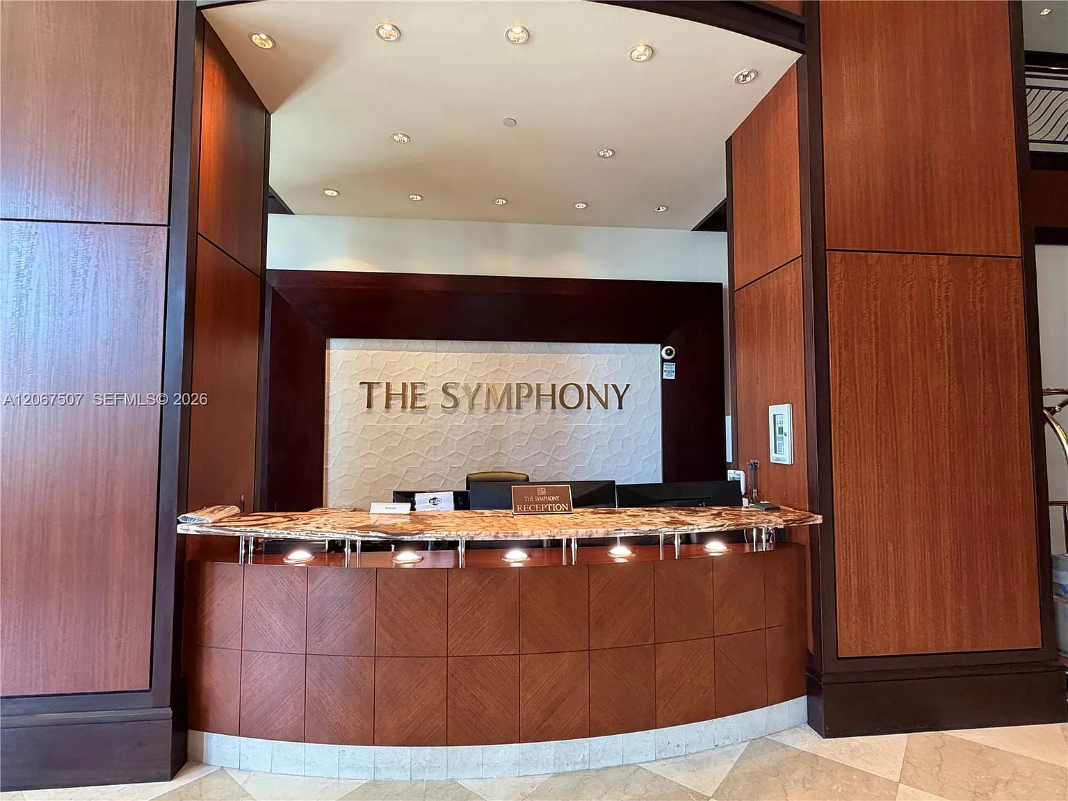 Symphony South Condo — Photo 4