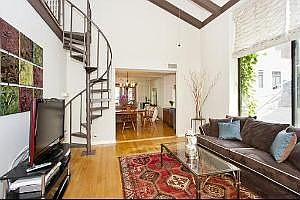 3rd image of 921 N Lasalle St APT 6
