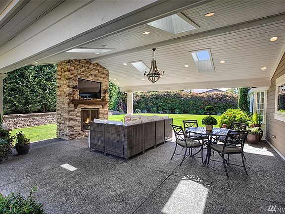 4th image of 1612 85th Ave NE