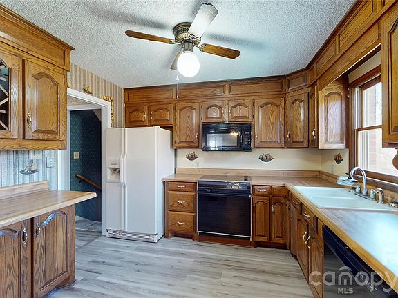 4th image of 607 Edgewater Dr