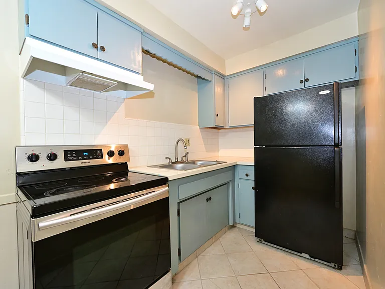 Updated kitchen with quartz countertop, SS appliances.