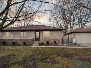 2009 Woodcrest Dr, Oregon, OH 43616