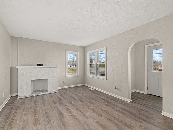 3rd image of 1757 Park Ave W