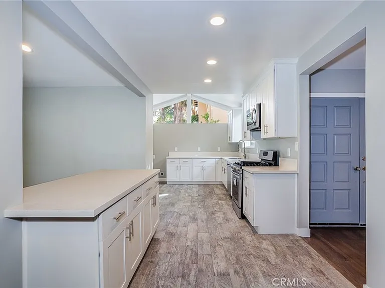 16231 Moorpark St — Photo 6