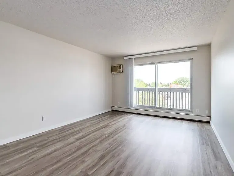 42 Campbell Cres SE #102 — Photo 14