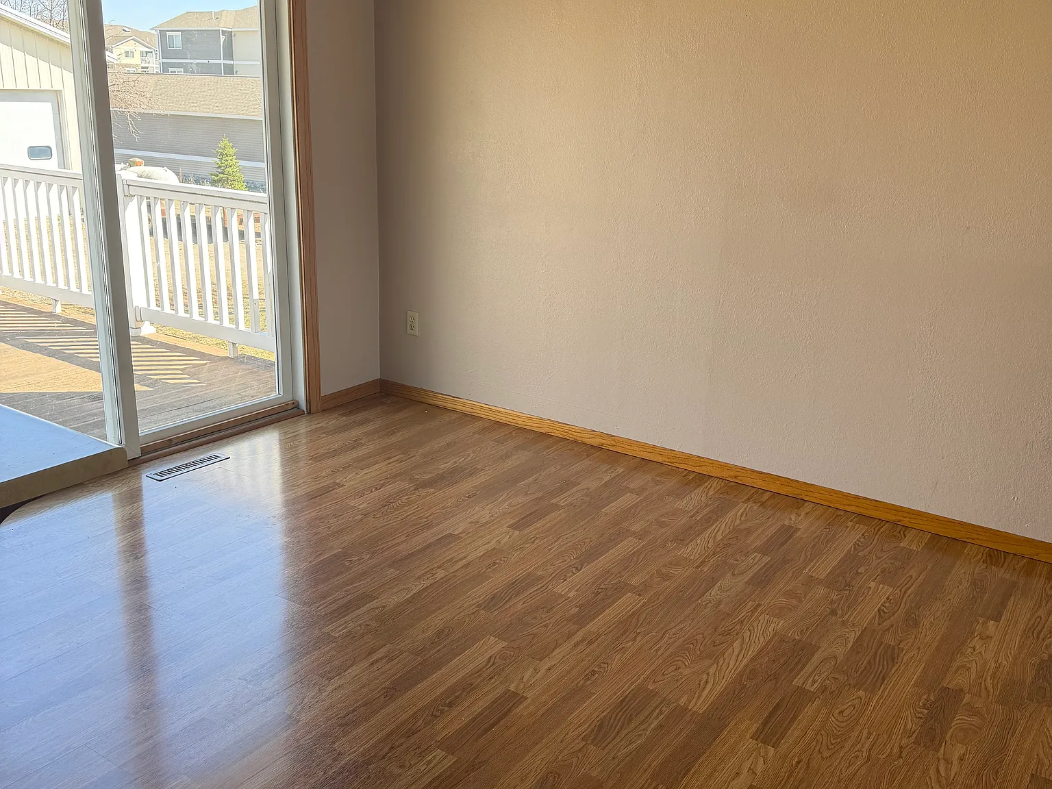 3 bed, 2016 sqft, $2,399 — Photo 4