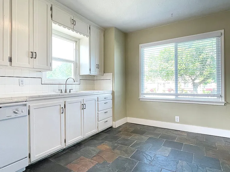 2705 S. Imperial St. — Photo 12