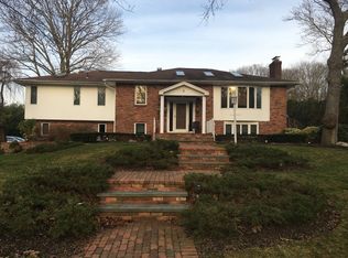 6 Biancardi Pl, Dix Hills, NY 11746