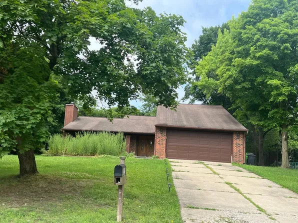 5792 Perrytown Dr, West Bloomfield, MI 48322