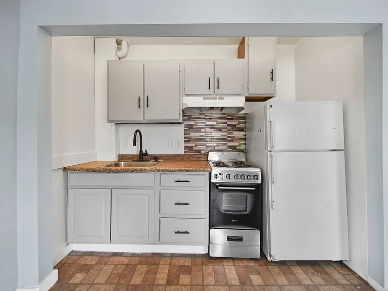 818 Eureka St #818.5 — Photo 3