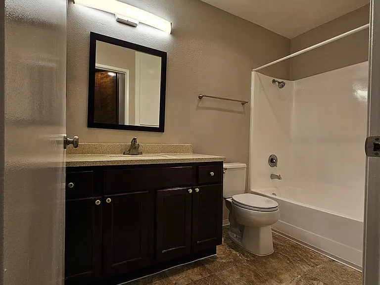 Del Mar Apartment Homes — Photo 24
