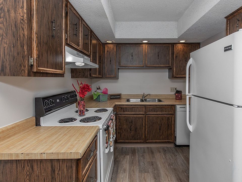 1st image of 905 17th St #8