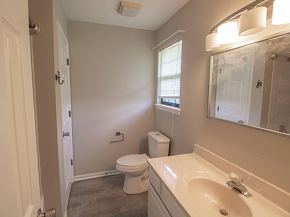 4th image of 3721 Prescott Dr