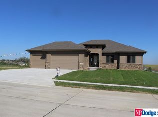 6650 Crest Ridge Dr, Papillion, NE 68133