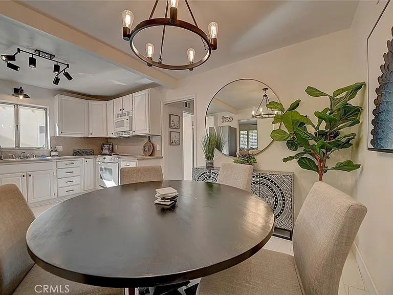 444 N Shattuck Pl — Photo 35