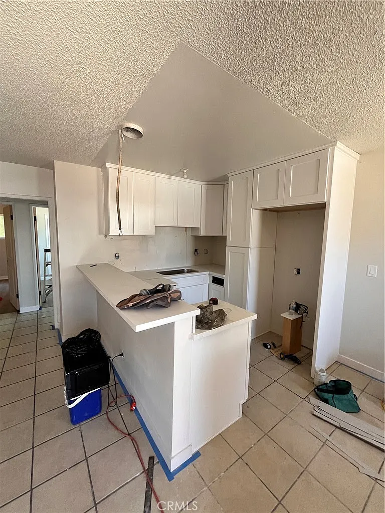 2 bed, 692 sqft, $2,300 — Photo 1