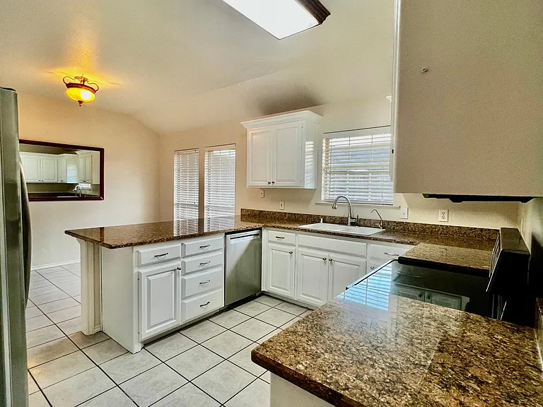 2905 Bluebird Ln — Photo 9
