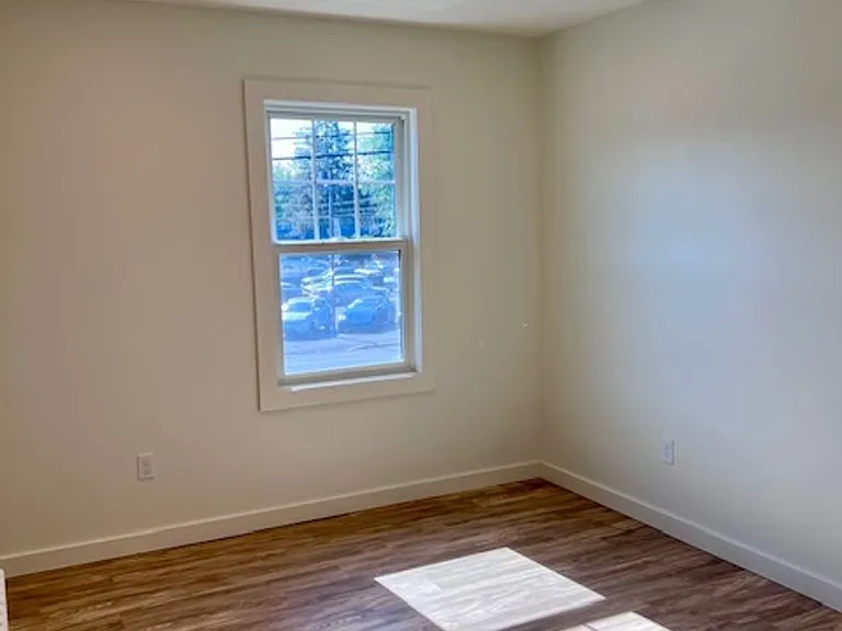 549 Albany Ave — Photo 11