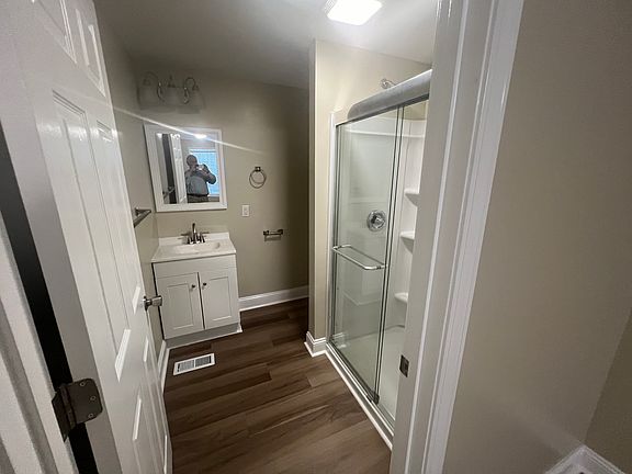Large Bathroom off bedroom