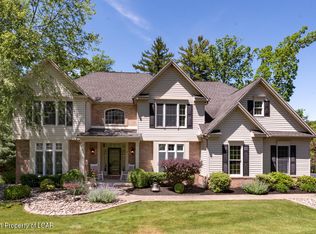 6 Morris Cir, Dallas, PA 18612