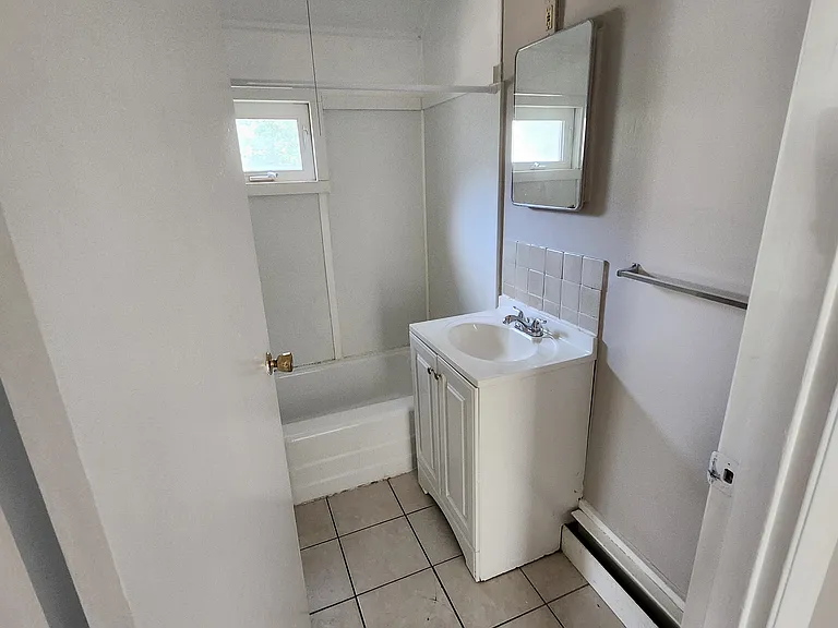 12 Heaton St #A — Photo 7
