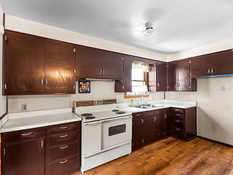 320 Clifford St — Photo 5