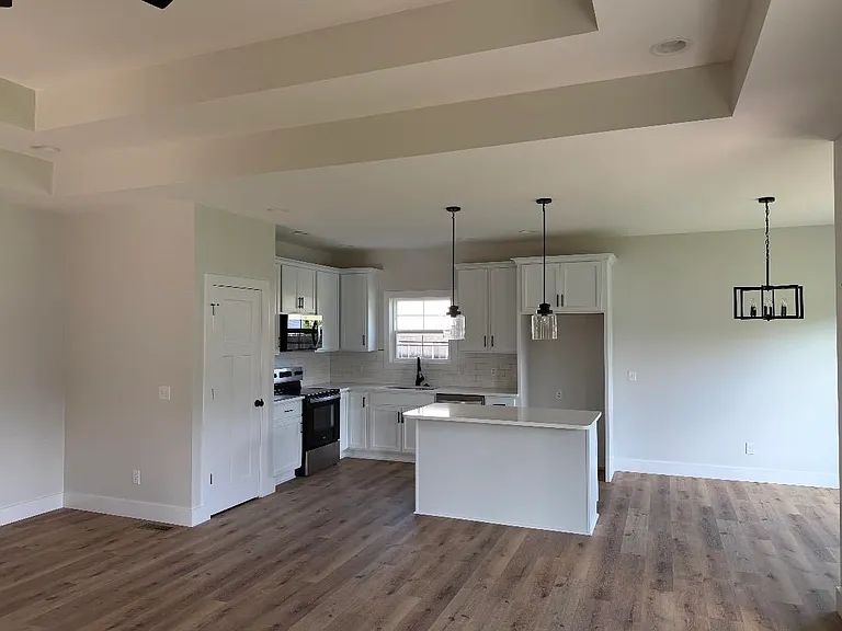 837 Temple Way — Photo 2