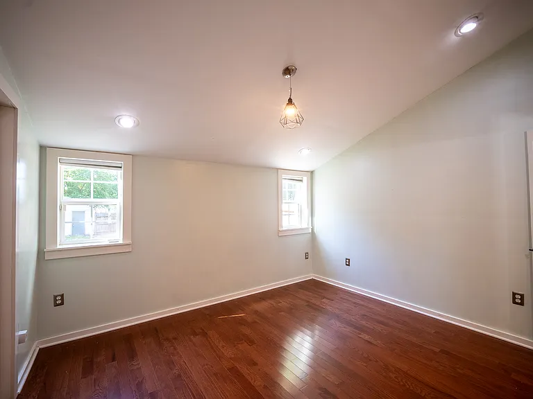 1038 S 7th St — Photo 15