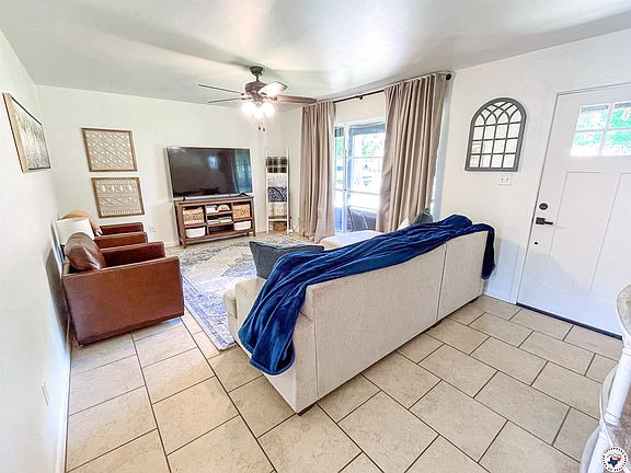 5th image of 9 Camelia Ln