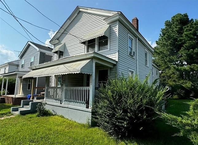 2nd image of 704 Adams St
