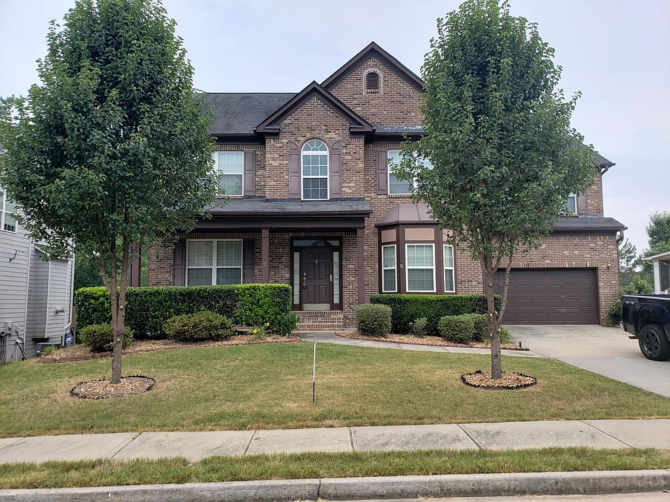 front street view of house