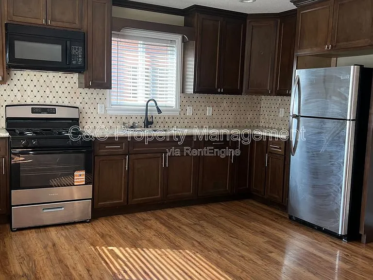 1445 1/2 S Sunol Dr — Photo 2