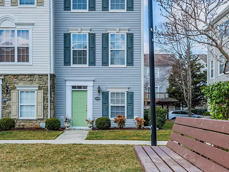 21785 Jarvis Sq — Photo 3