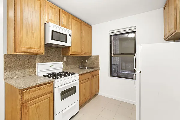 Rented by Cooper & Cooper Real Estate | media 7